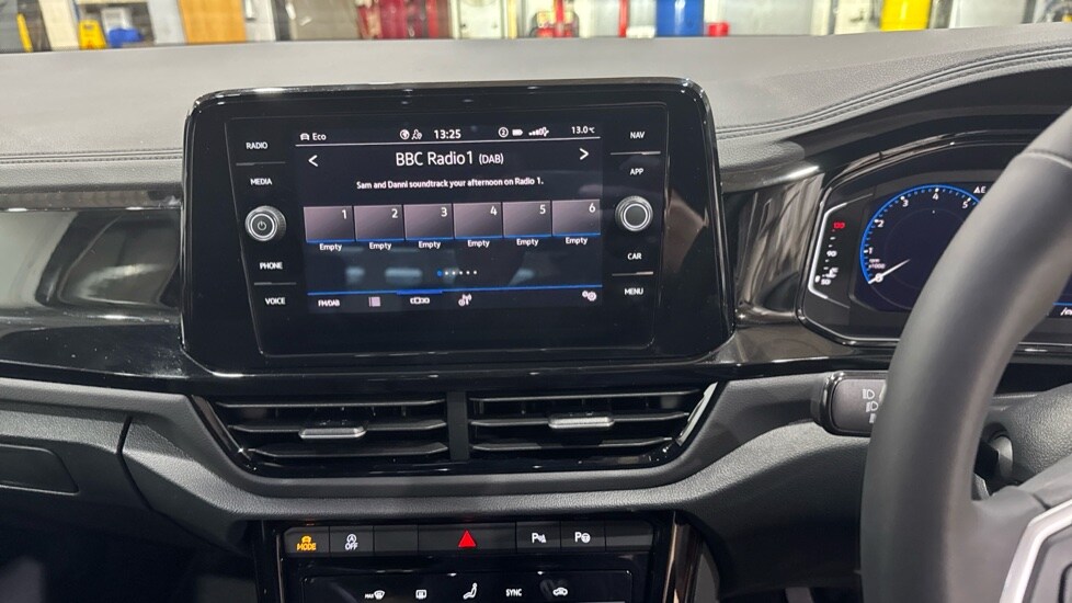 Used Volkswagen T-Roc 2025 for sale - 77050937: Photo 21