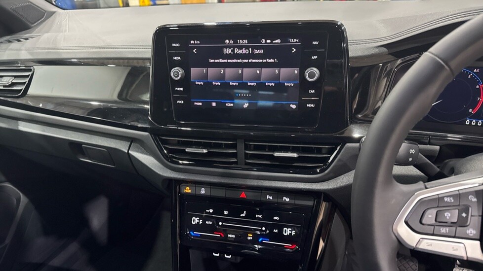 Used Volkswagen T-Roc 2025 for sale - 77050937: Photo 22