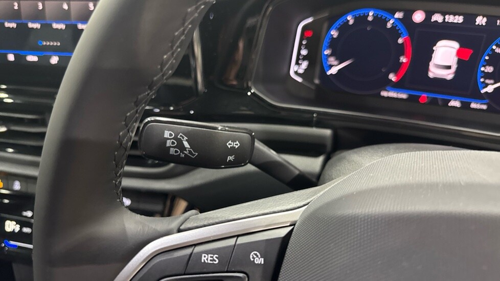 Used Volkswagen T-Roc 2025 for sale - 77050937: Photo 31