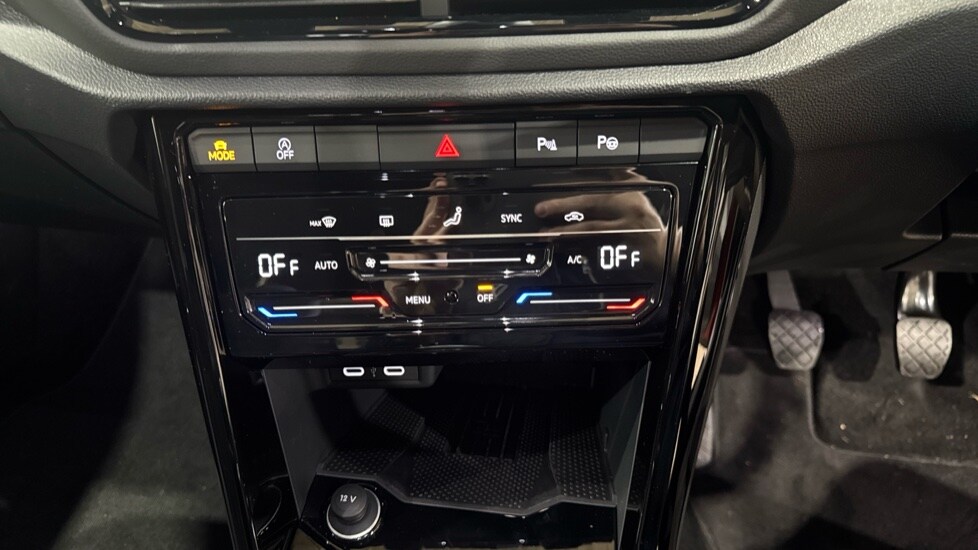 Used Volkswagen T-Roc 2025 for sale - 77050937: Photo 32