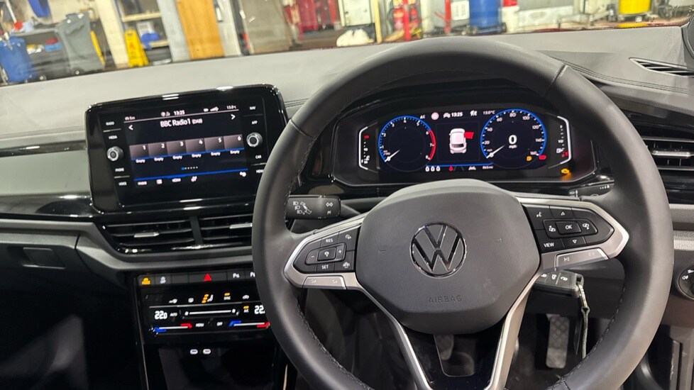 Used Volkswagen T-Roc 2025 for sale - 77050937: Photo 6