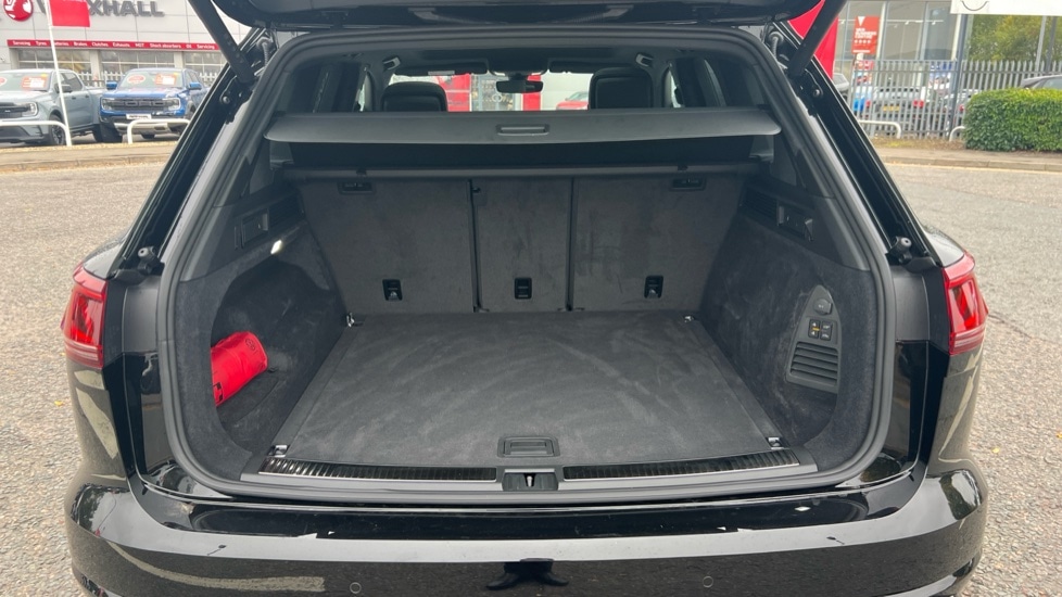 Used Volkswagen Touareg 2025 for sale - 76928037: Photo 16