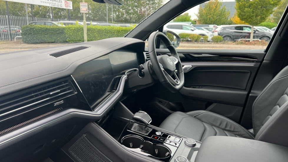 Used Volkswagen Touareg 2025 for sale - 76928037: Photo 2