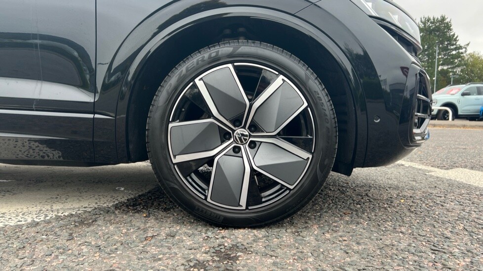 Used Volkswagen Touareg 2025 for sale - 76928037: Photo 5