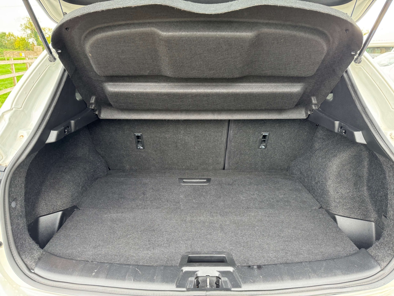 Used Nissan Qashqai 2015 for sale - 76601883: Photo 48