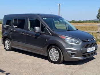 Used Ford Grand Tourneo Connect 2018 for sale - 79222086: Photo