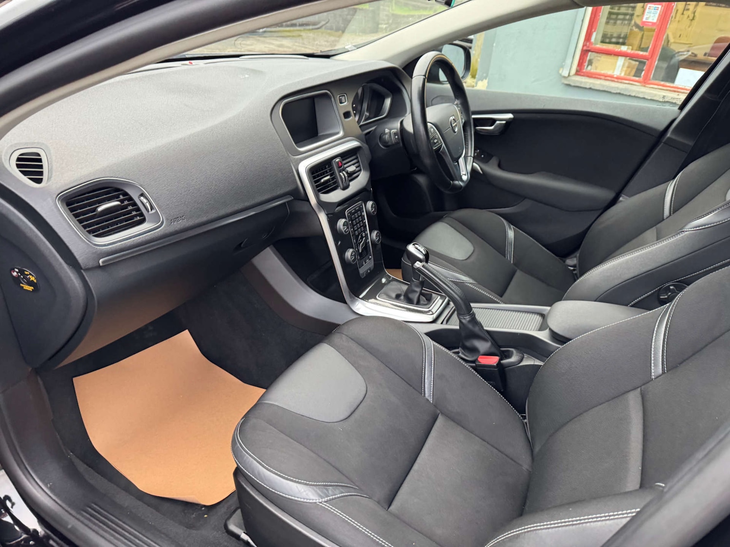 Used Volvo V40 2019 for sale - 77569659: Photo 25