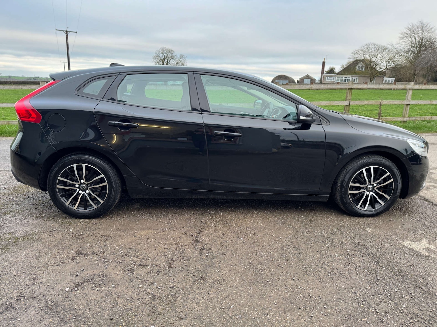 Used Volvo V40 2019 for sale - 77569659: Photo 4