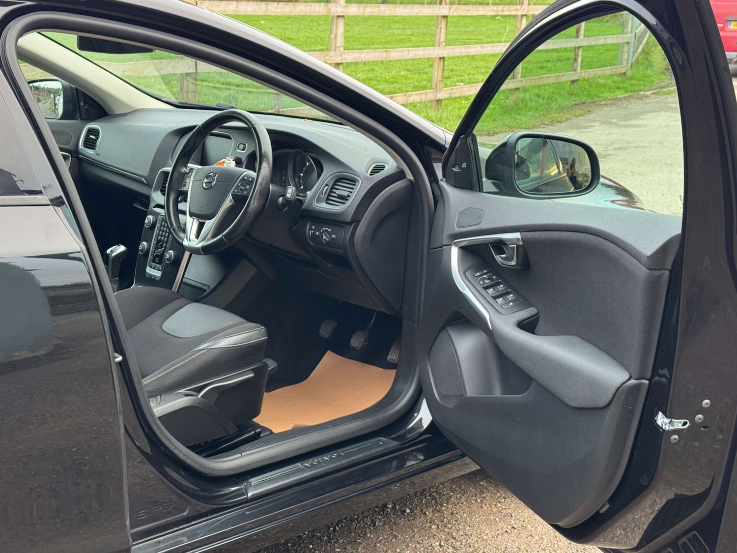 Used Volvo V40 2019 for sale - 77569659: Photo 9