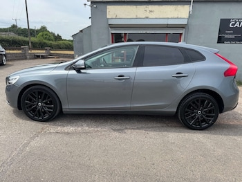Used Volvo V40 2018 for sale - 79187825: Photo