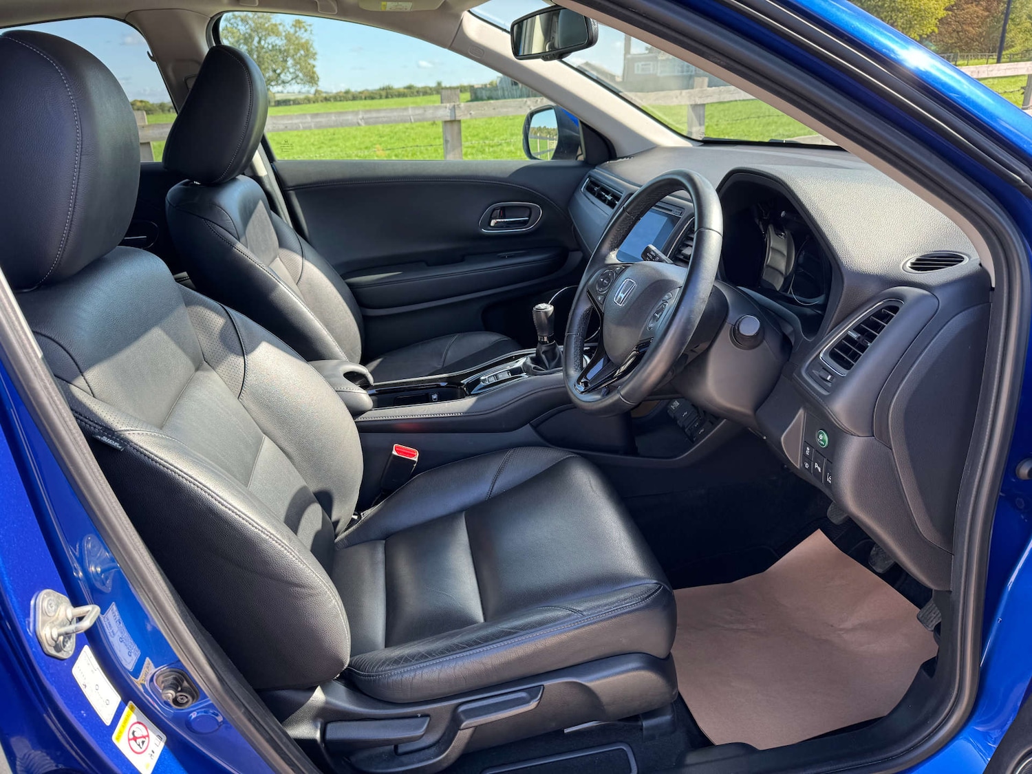 Used Honda HR-V 2017 for sale - 76601871: Photo 11