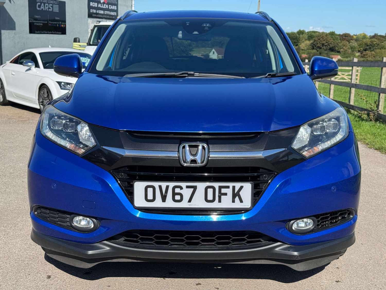 Used Honda HR-V 2017 for sale - 76601871: Photo 2