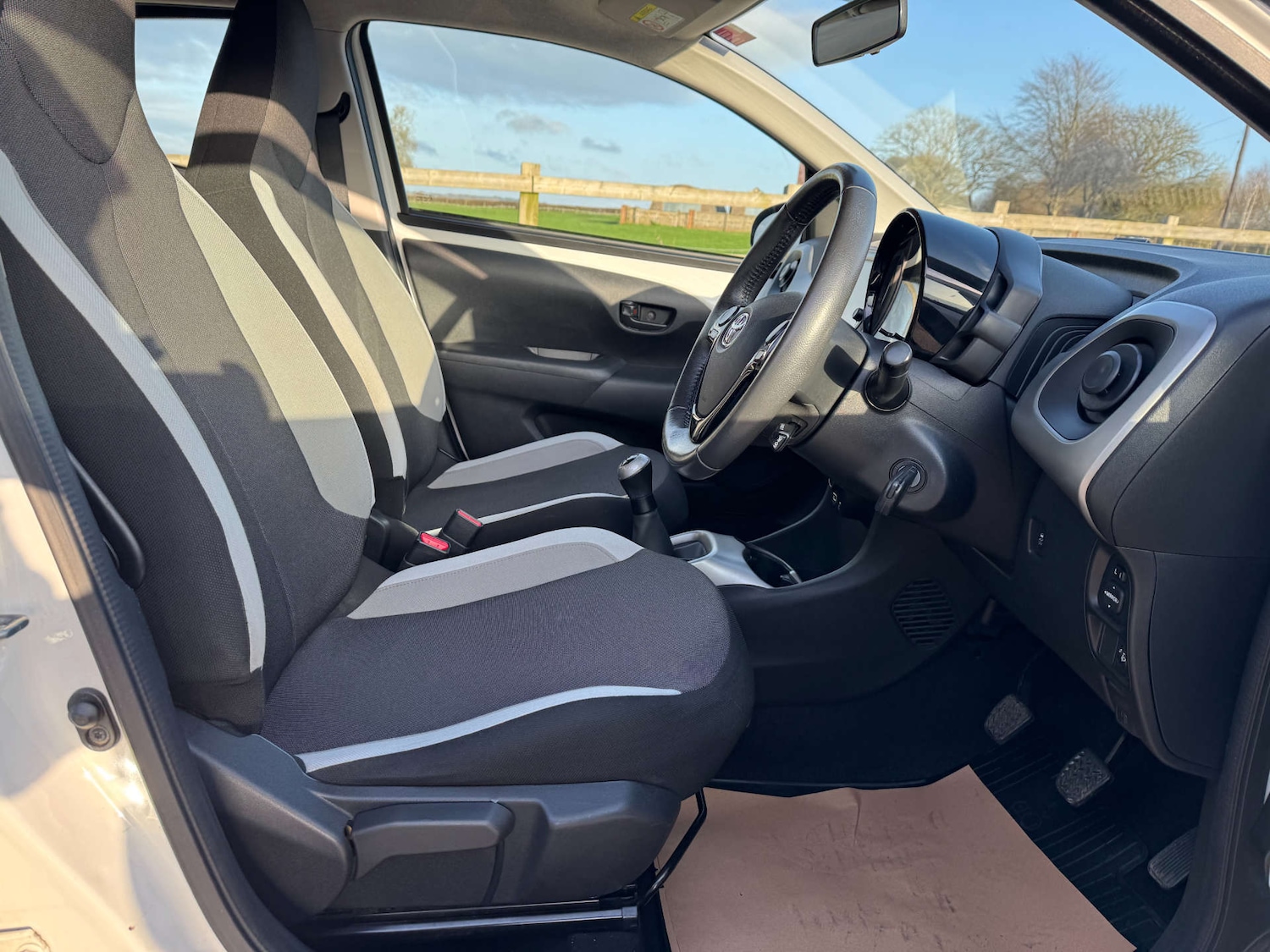 Used Toyota AYGO 2015 for sale - 77667849: Photo 10