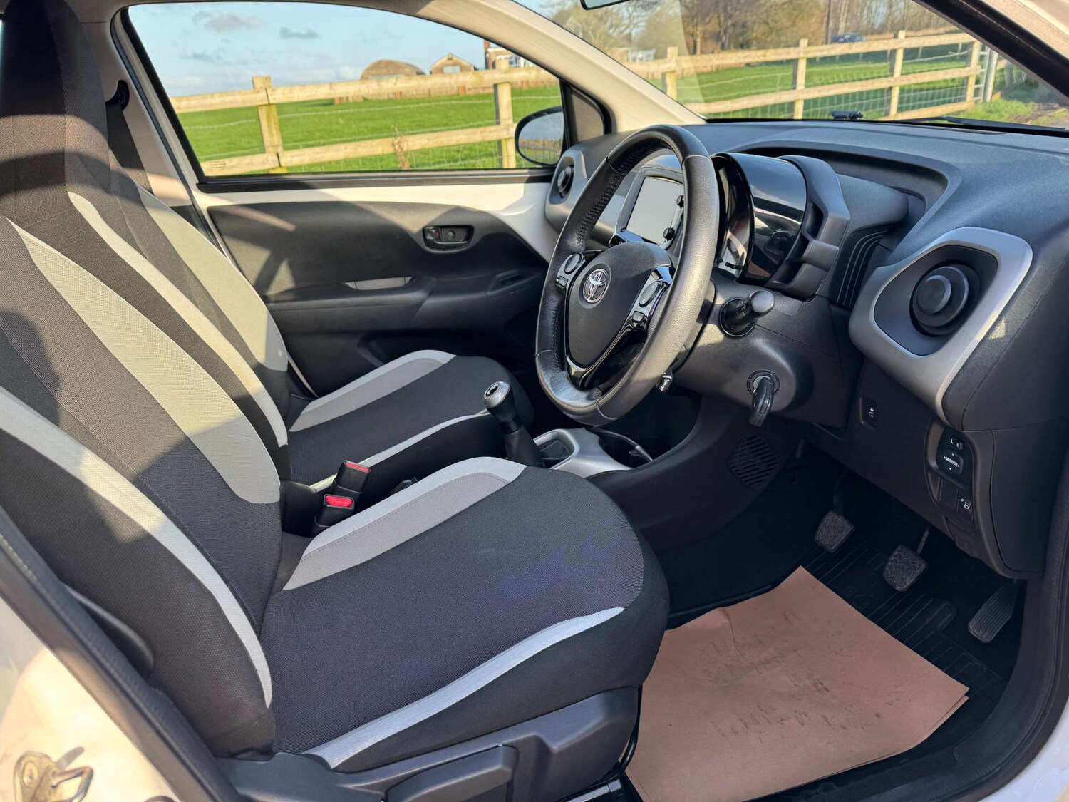 Used Toyota AYGO 2015 for sale - 77667849: Photo 11