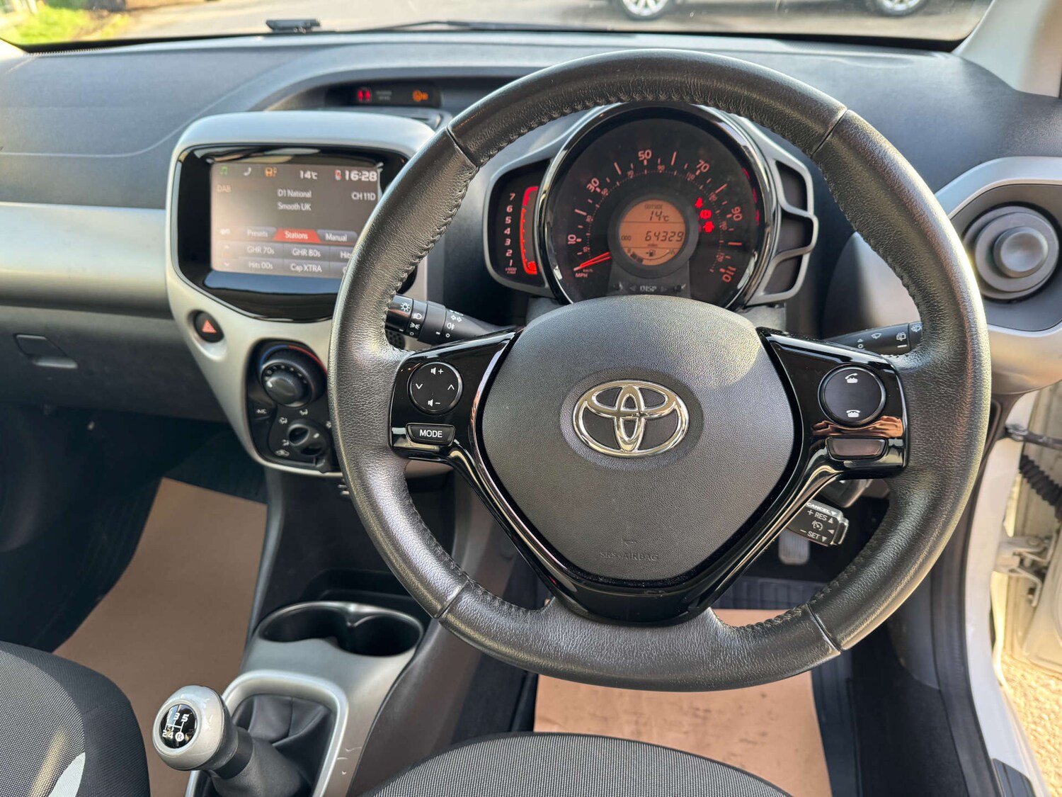 Used Toyota AYGO 2015 for sale - 77667849: Photo 14