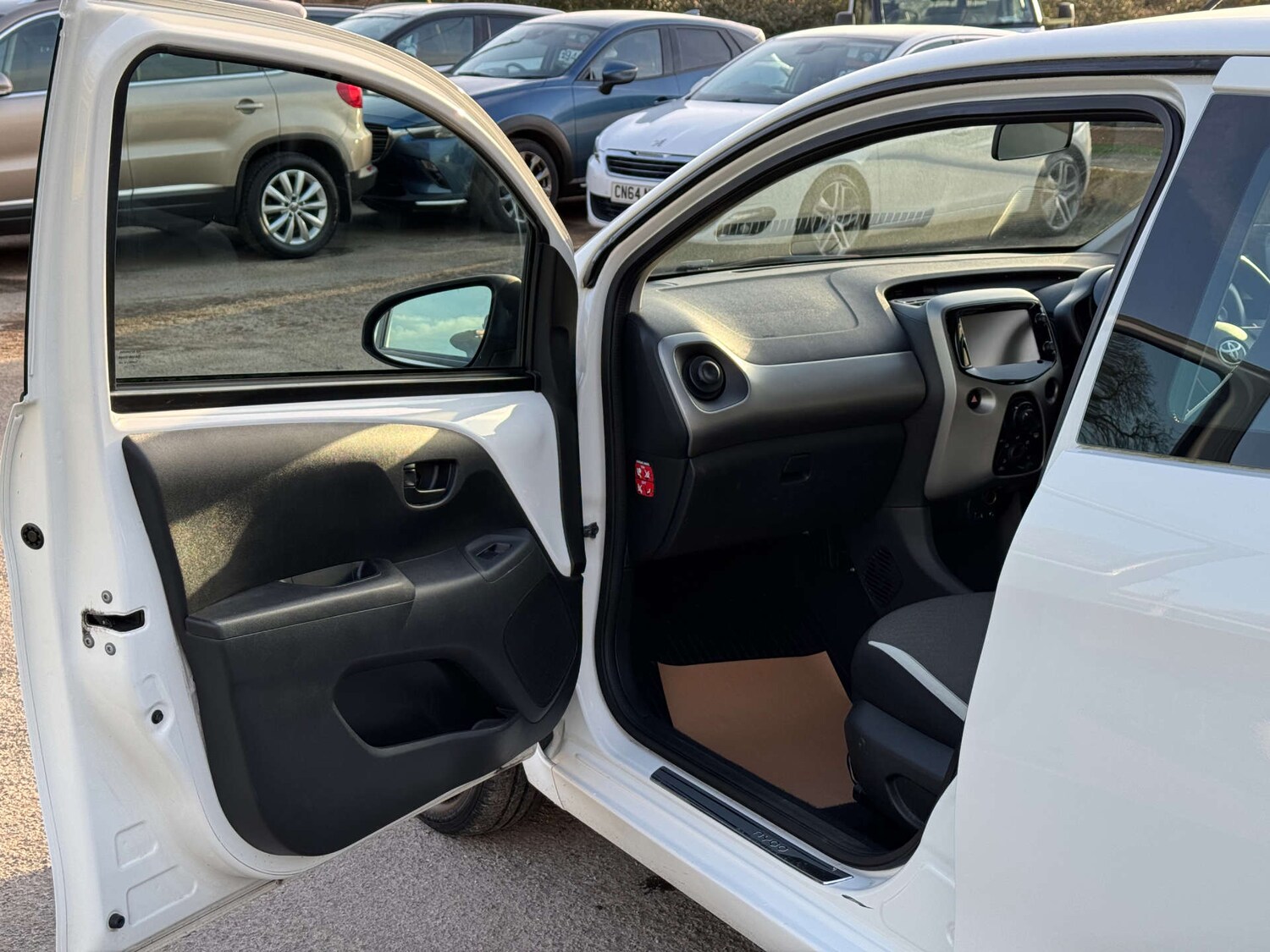 Used Toyota AYGO 2015 for sale - 77667849: Photo 15