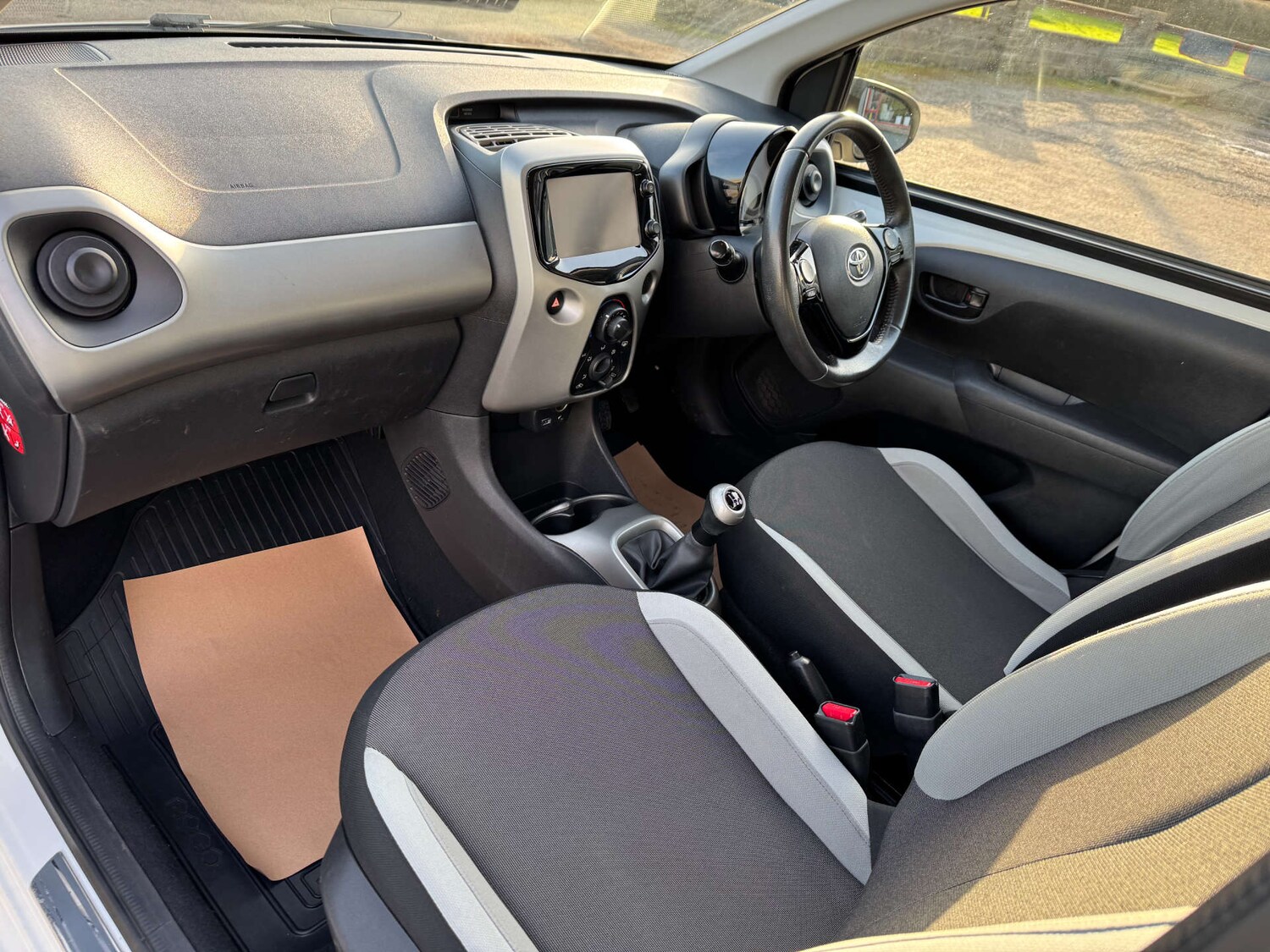 Used Toyota AYGO 2015 for sale - 77667849: Photo 18