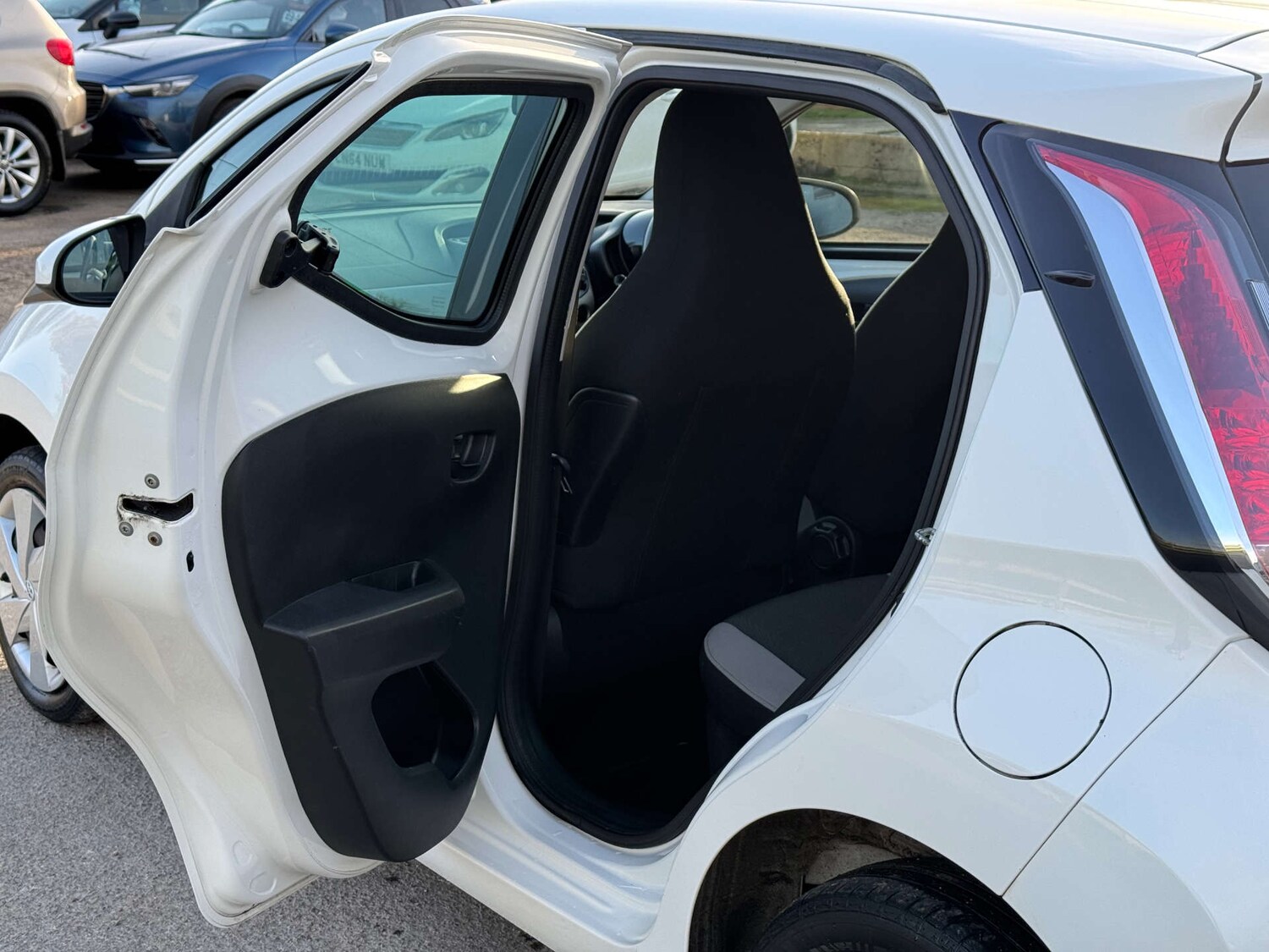 Used Toyota AYGO 2015 for sale - 77667849: Photo 28