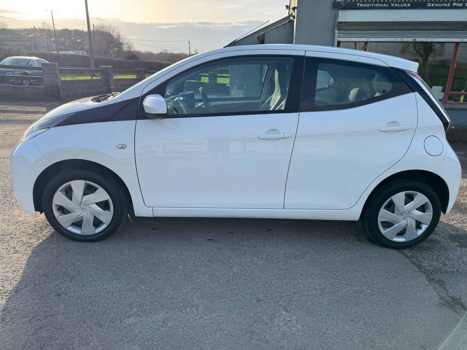 Used Toyota AYGO 2015 for sale - 77667849: Photo 4