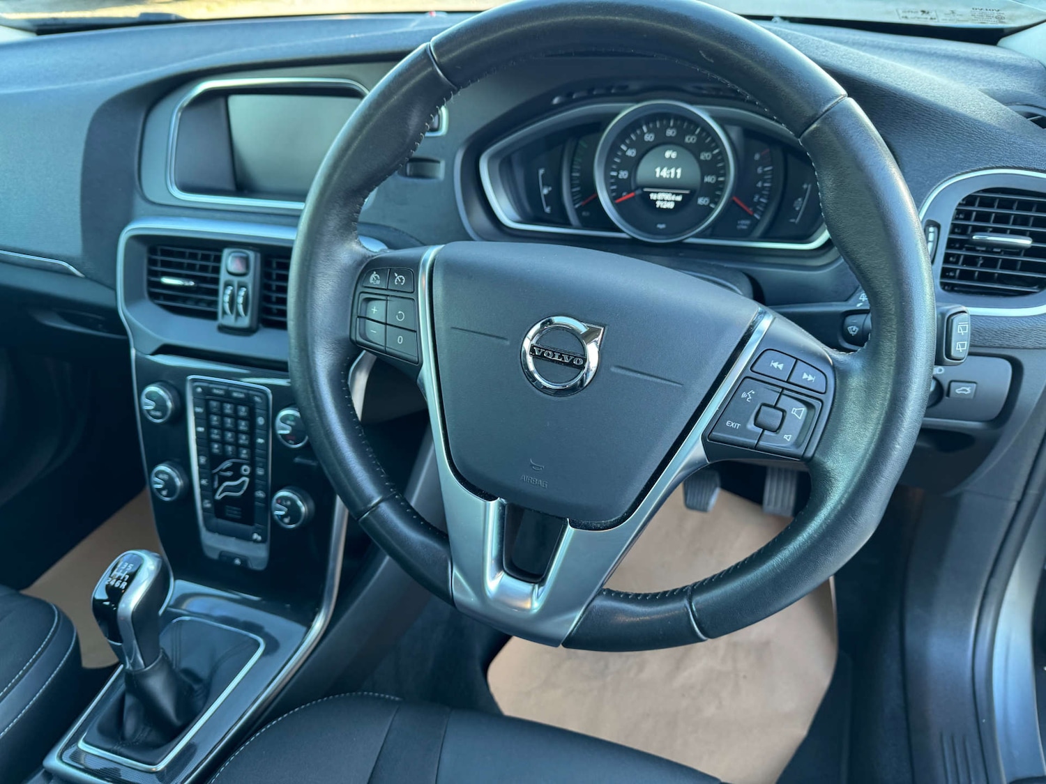 Used Volvo V40 2017 for sale - 76571349: Photo 15