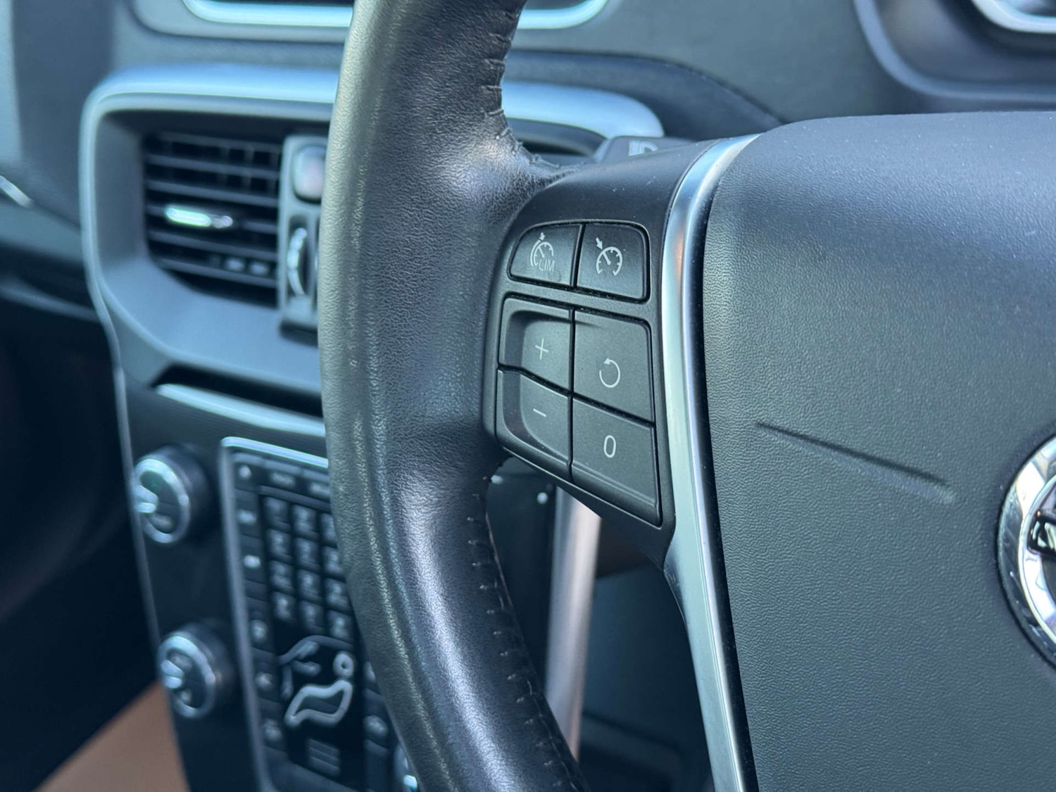 Used Volvo V40 2017 for sale - 76571349: Photo 17