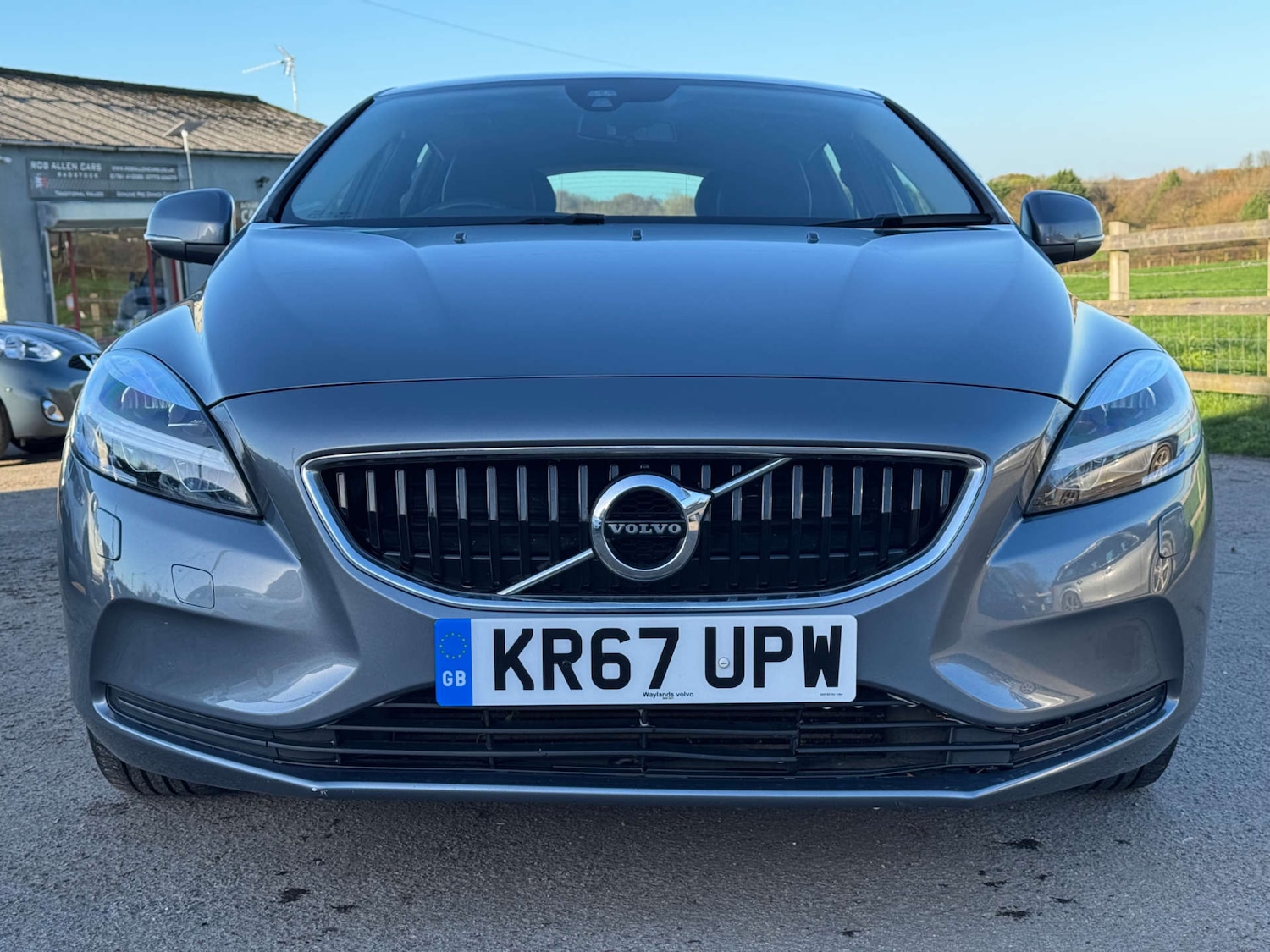 Used Volvo V40 2017 for sale - 76571349: Photo 2