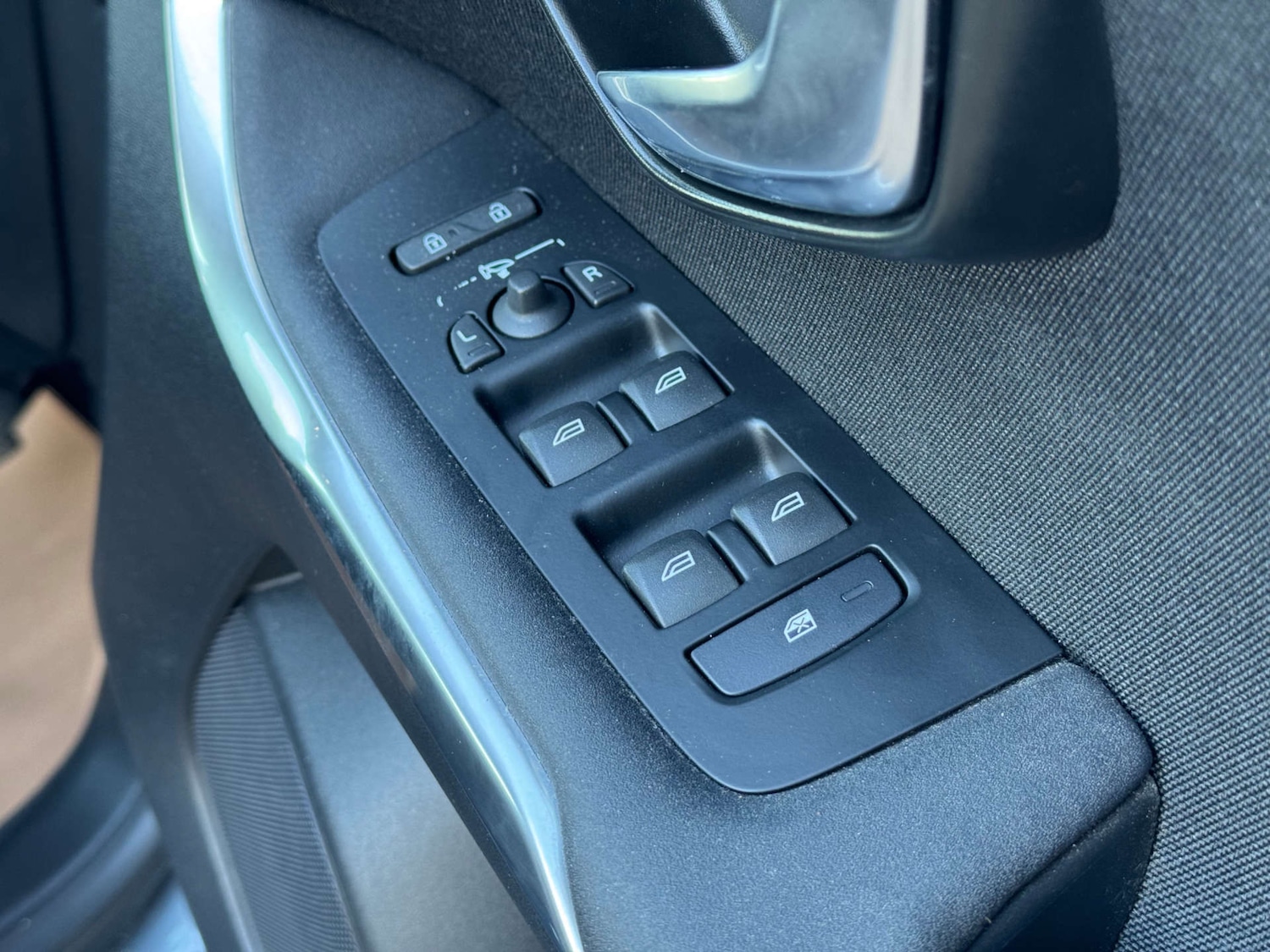 Used Volvo V40 2017 for sale - 76571349: Photo 21