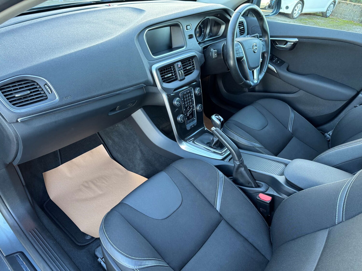 Used Volvo V40 2017 for sale - 76571349: Photo 31