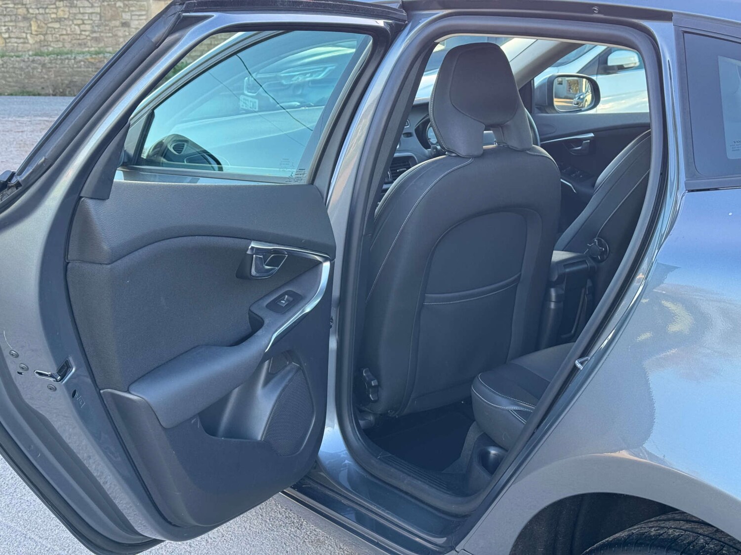 Used Volvo V40 2017 for sale - 76571349: Photo 32