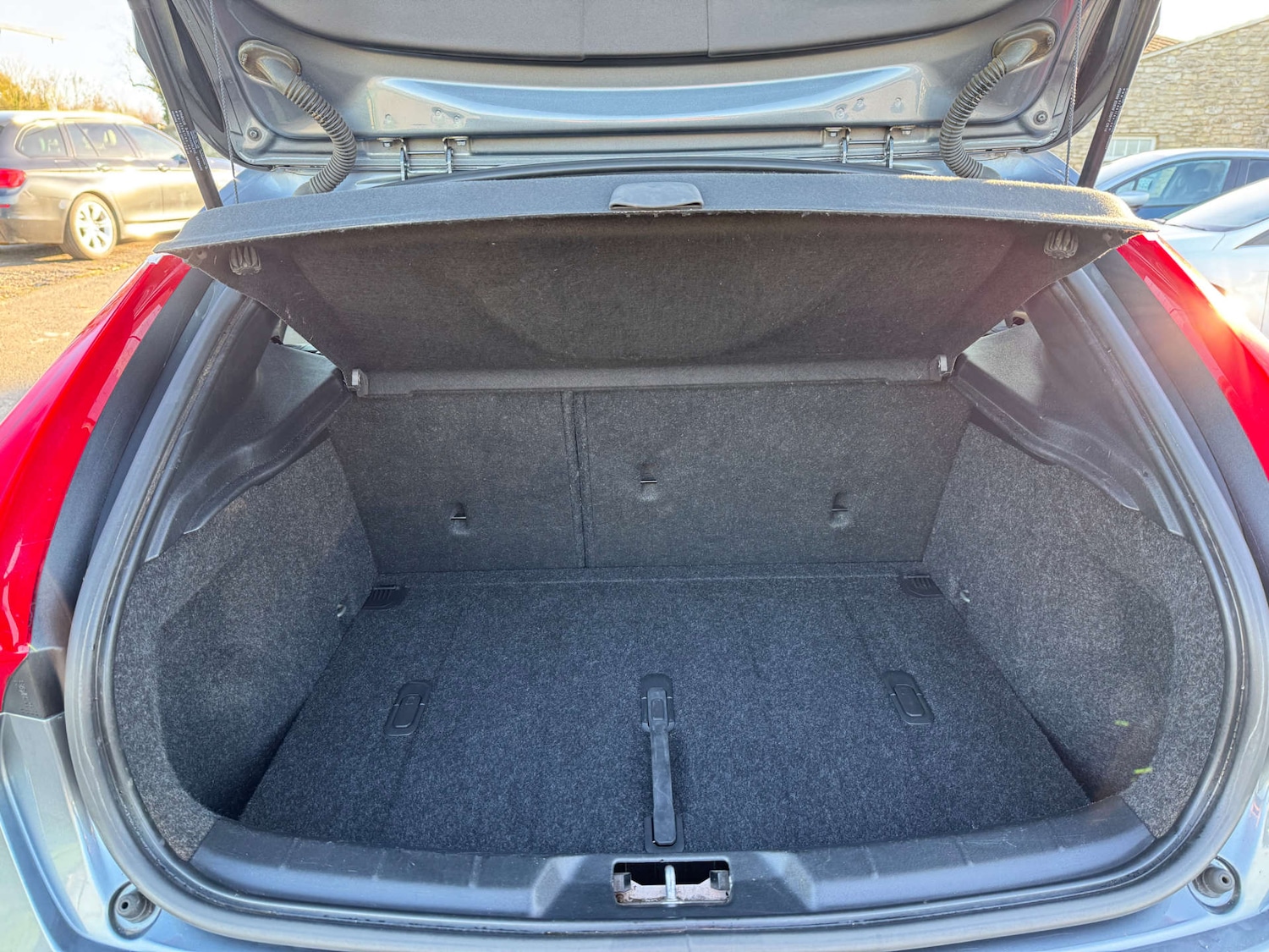 Used Volvo V40 2017 for sale - 76571349: Photo 41