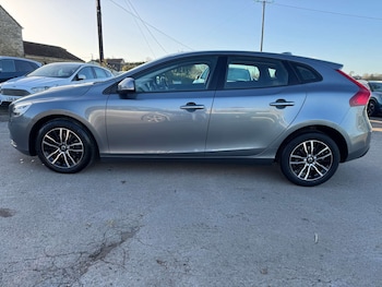 Used Volvo V40 2017 for sale - 76571349: Photo