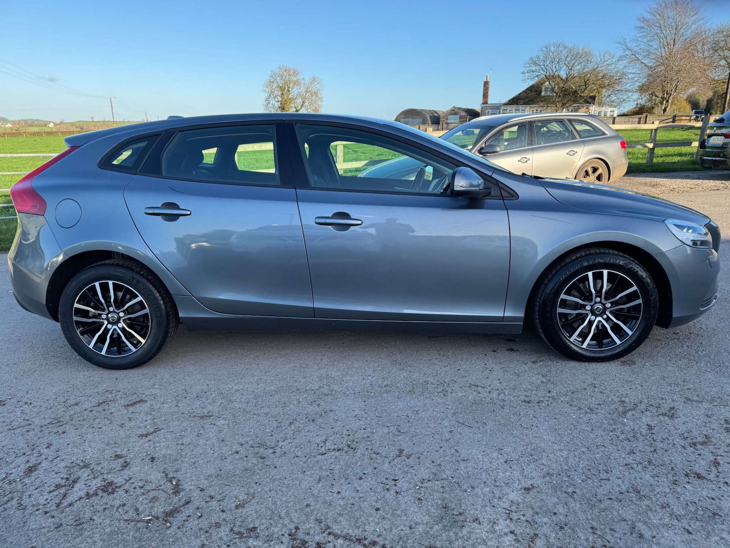 Used Volvo V40 2017 for sale - 76571349: Photo 5
