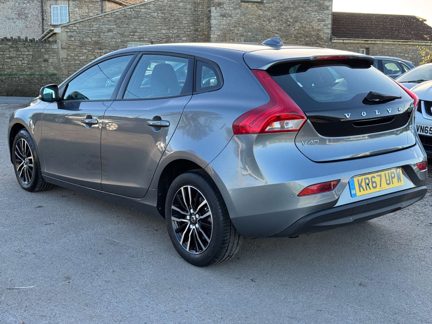 Used Volvo V40 2017 for sale - 76571349: Photo 8