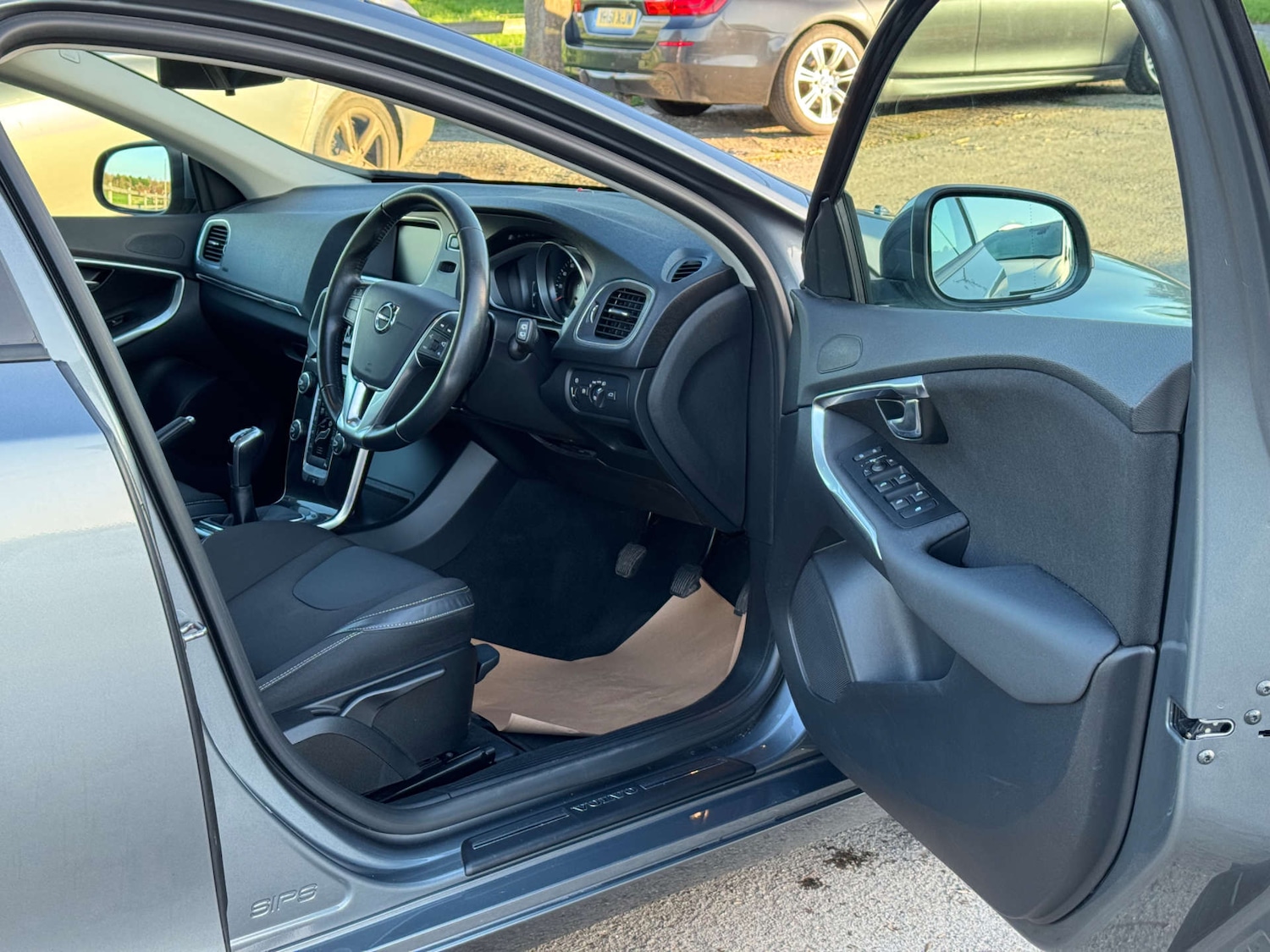 Used Volvo V40 2017 for sale - 76571349: Photo 9