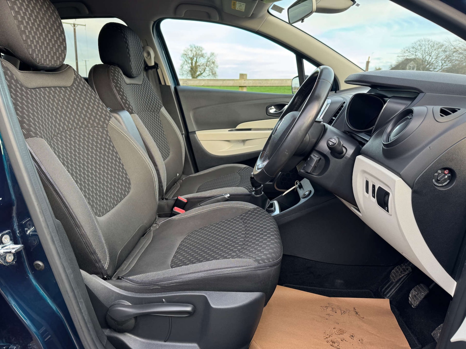 Used Renault Captur 2017 for sale - 76497676: Photo 10