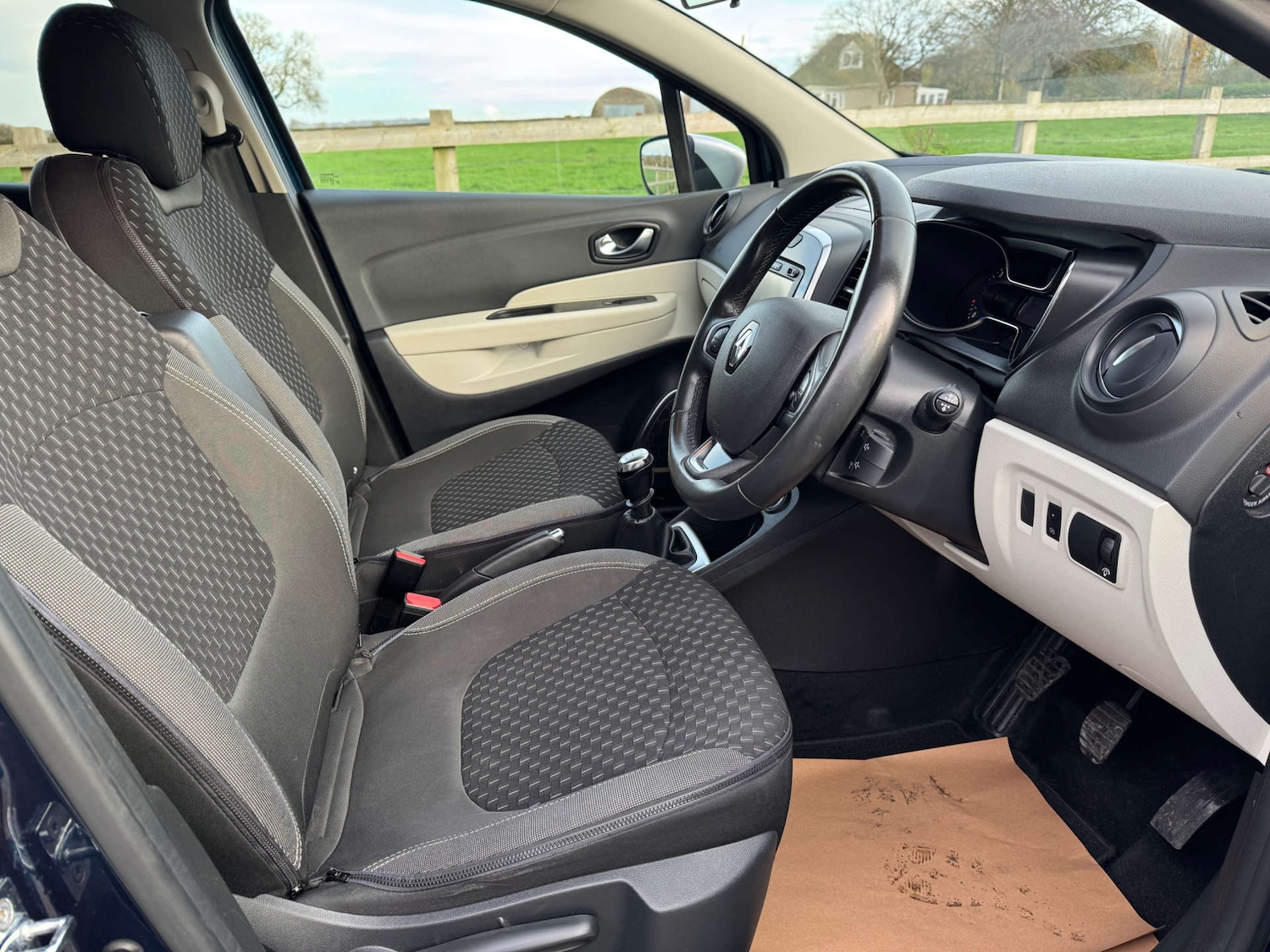 Used Renault Captur 2017 for sale - 76497676: Photo 11