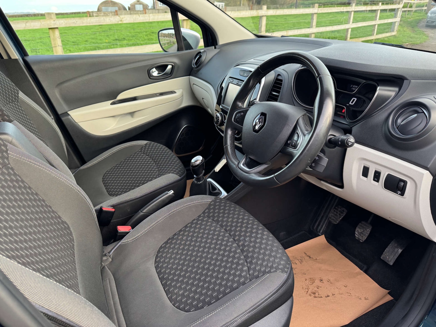 Used Renault Captur 2017 for sale - 76497676: Photo 12