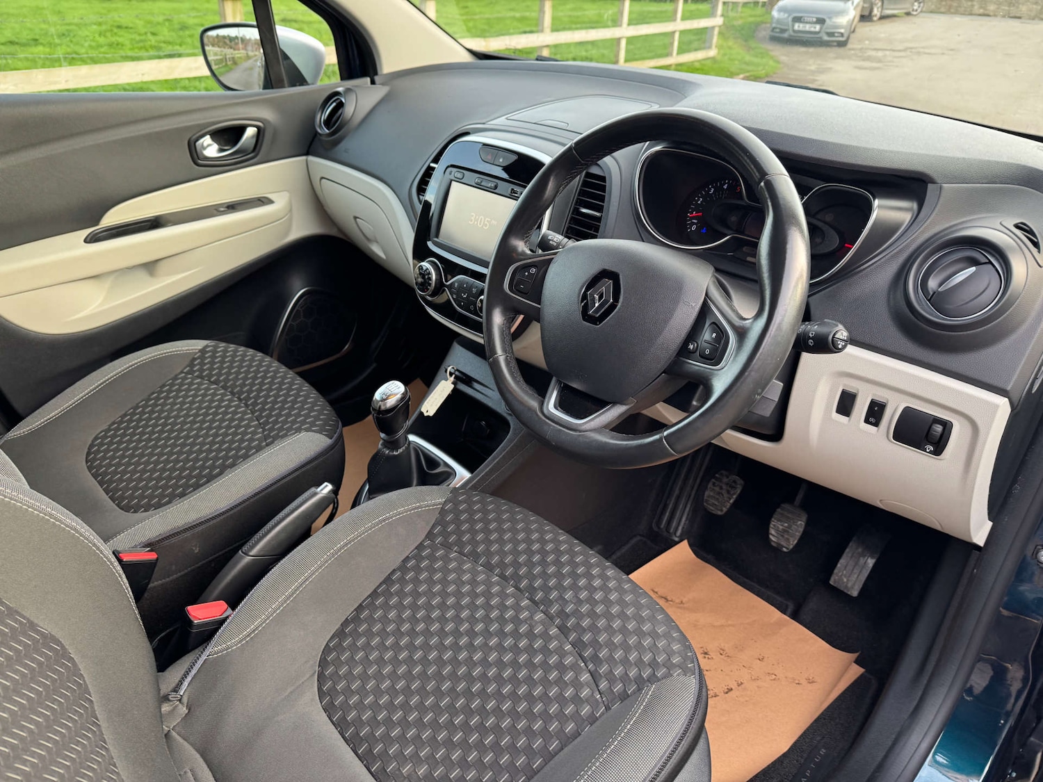 Used Renault Captur 2017 for sale - 76497676: Photo 13