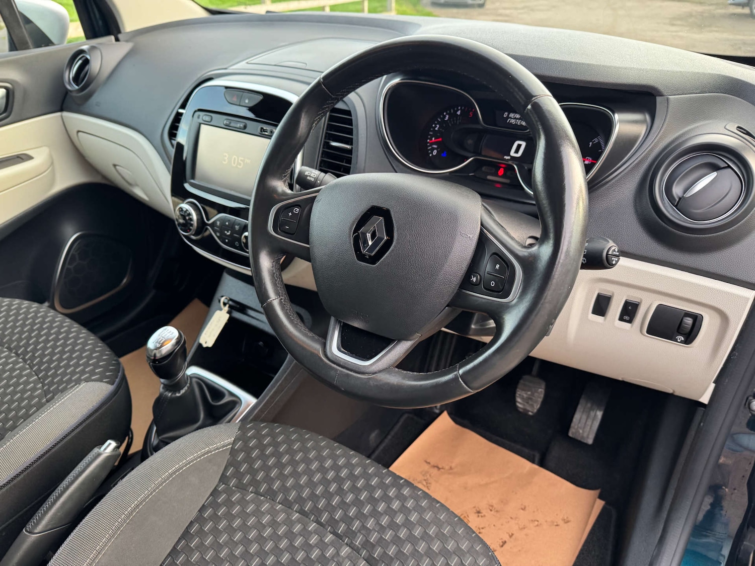 Used Renault Captur 2017 for sale - 76497676: Photo 14