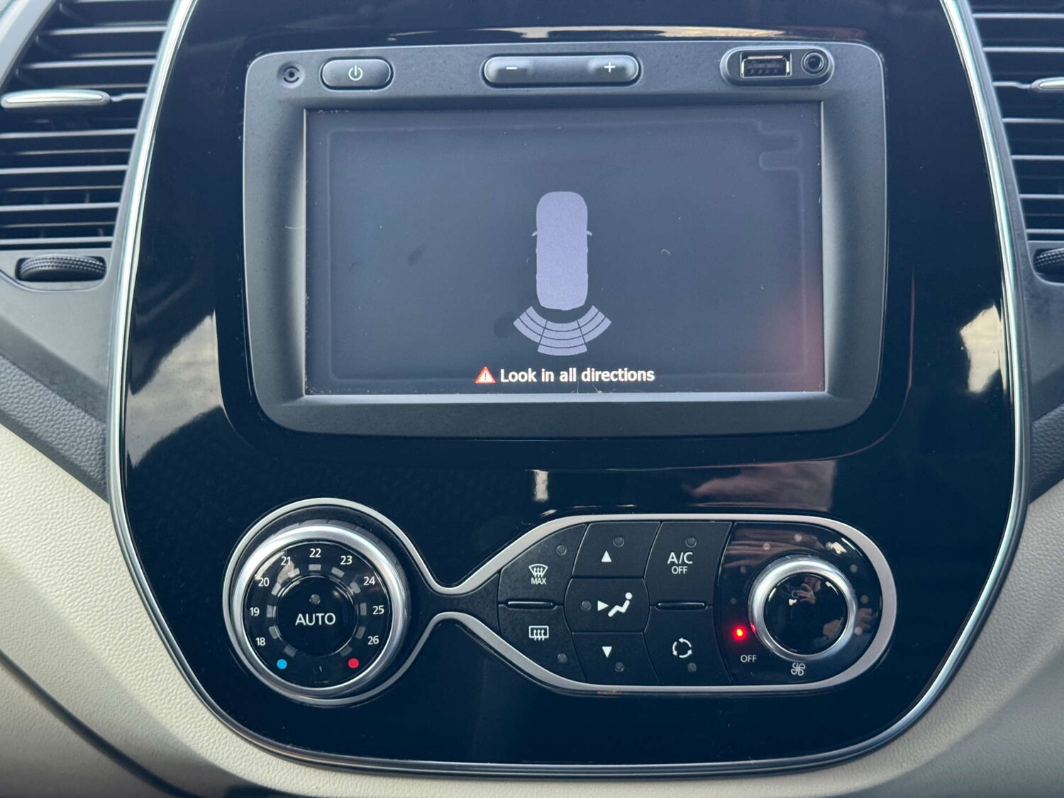 Used Renault Captur 2017 for sale - 76497676: Photo 27