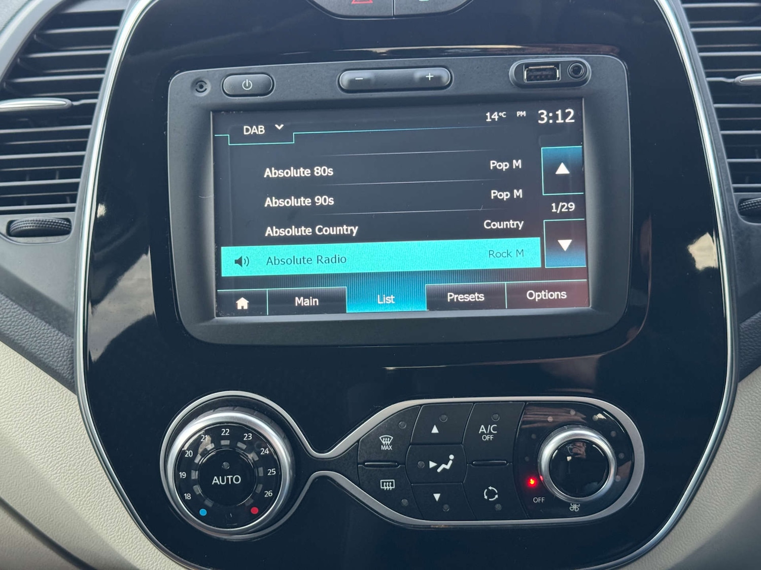 Used Renault Captur 2017 for sale - 76497676: Photo 29