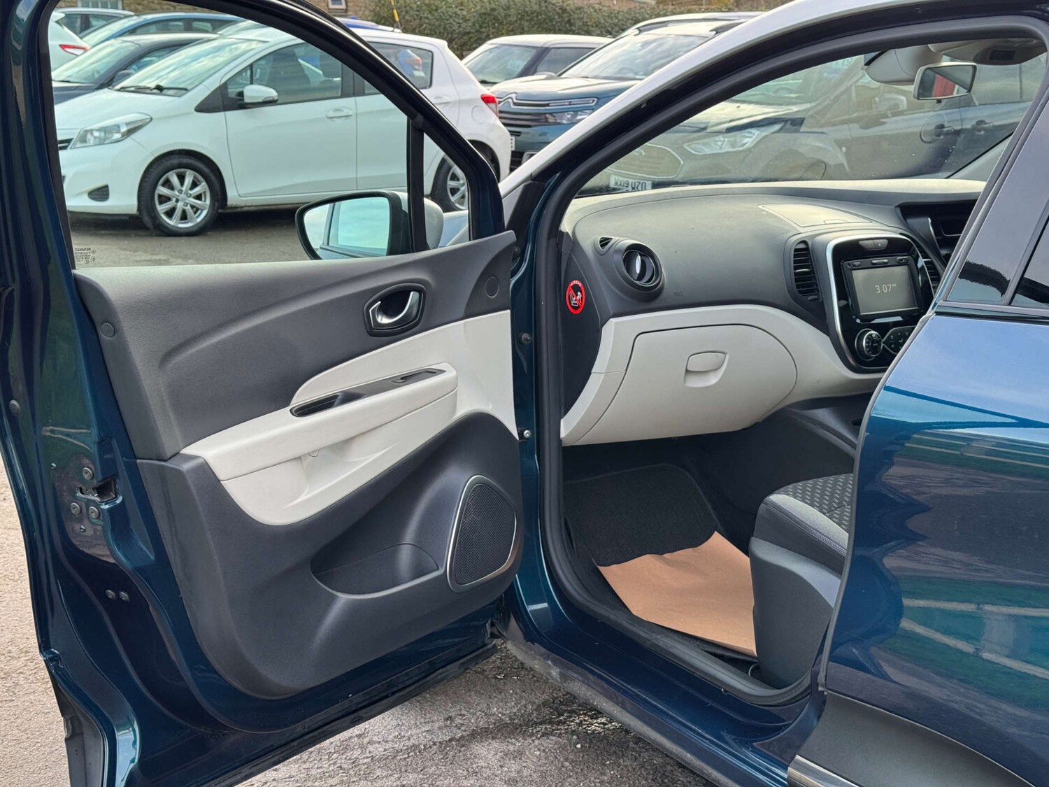 Used Renault Captur 2017 for sale - 76497676: Photo 30