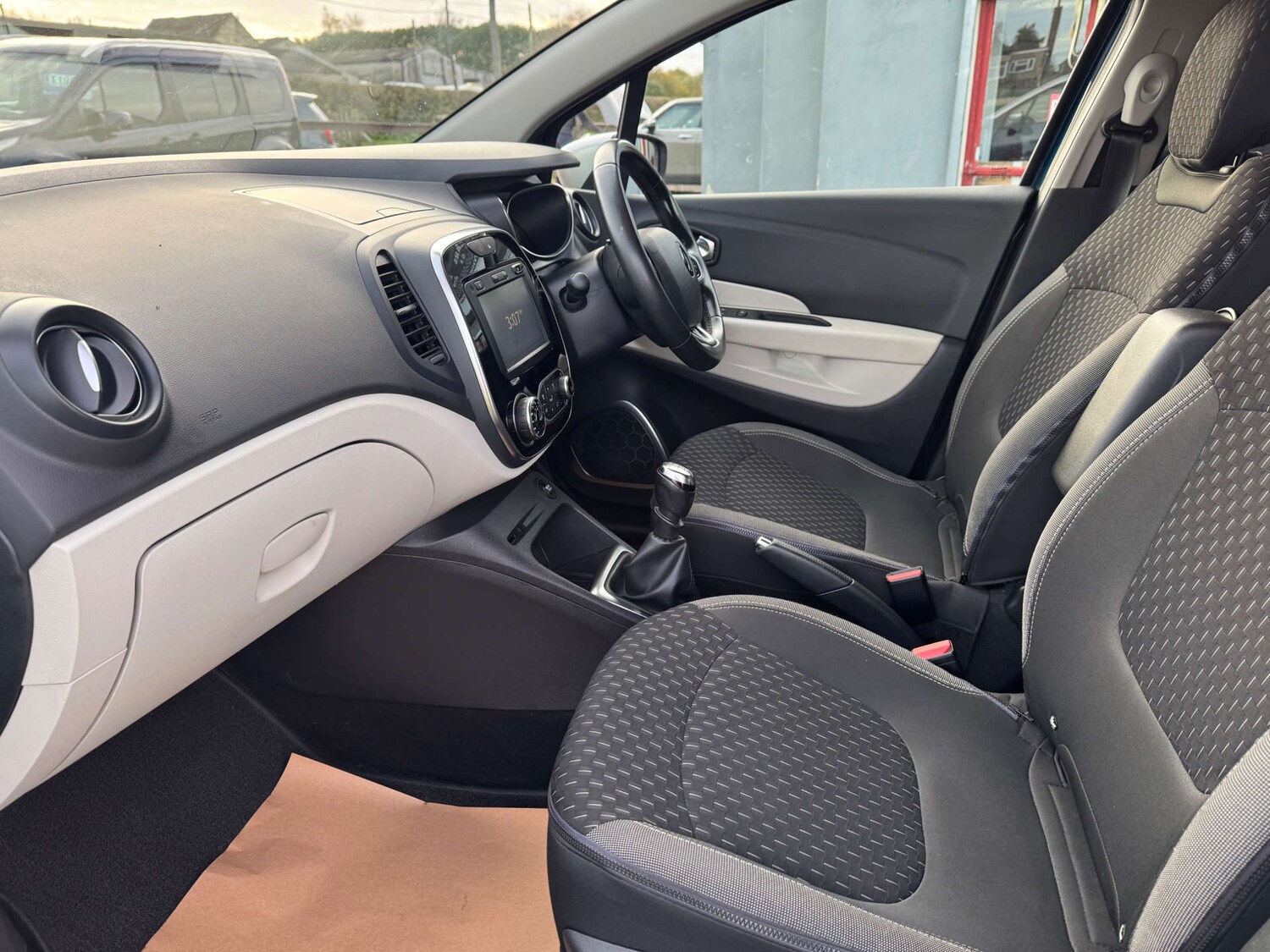 Used Renault Captur 2017 for sale - 76497676: Photo 32