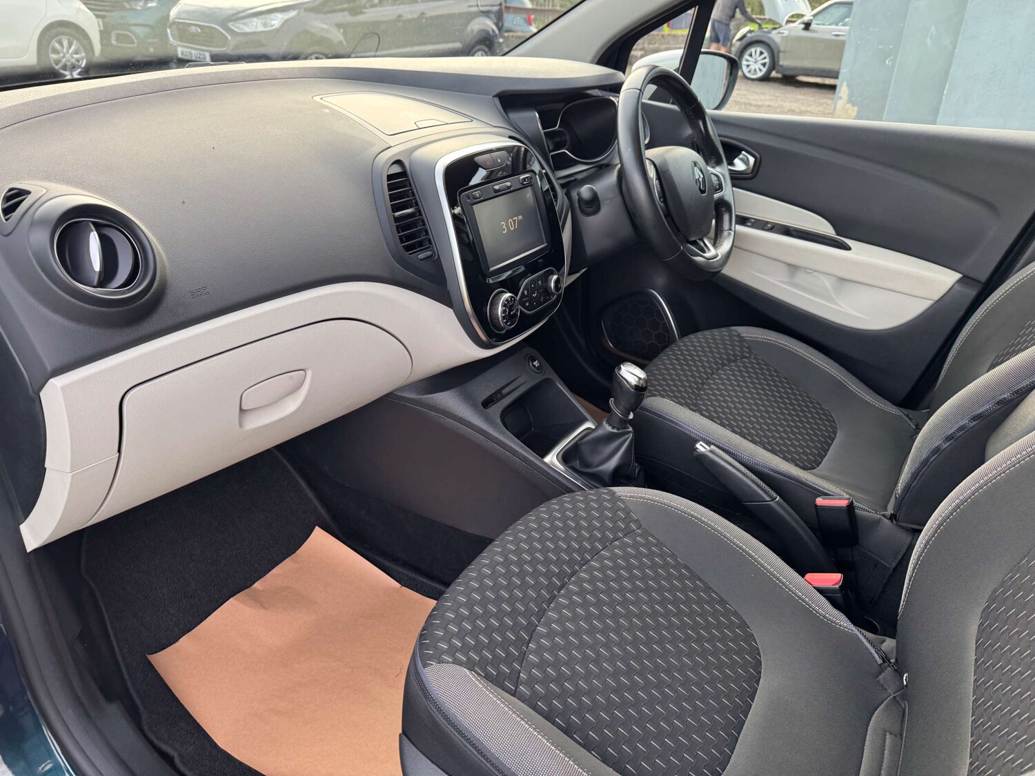 Used Renault Captur 2017 for sale - 76497676: Photo 33