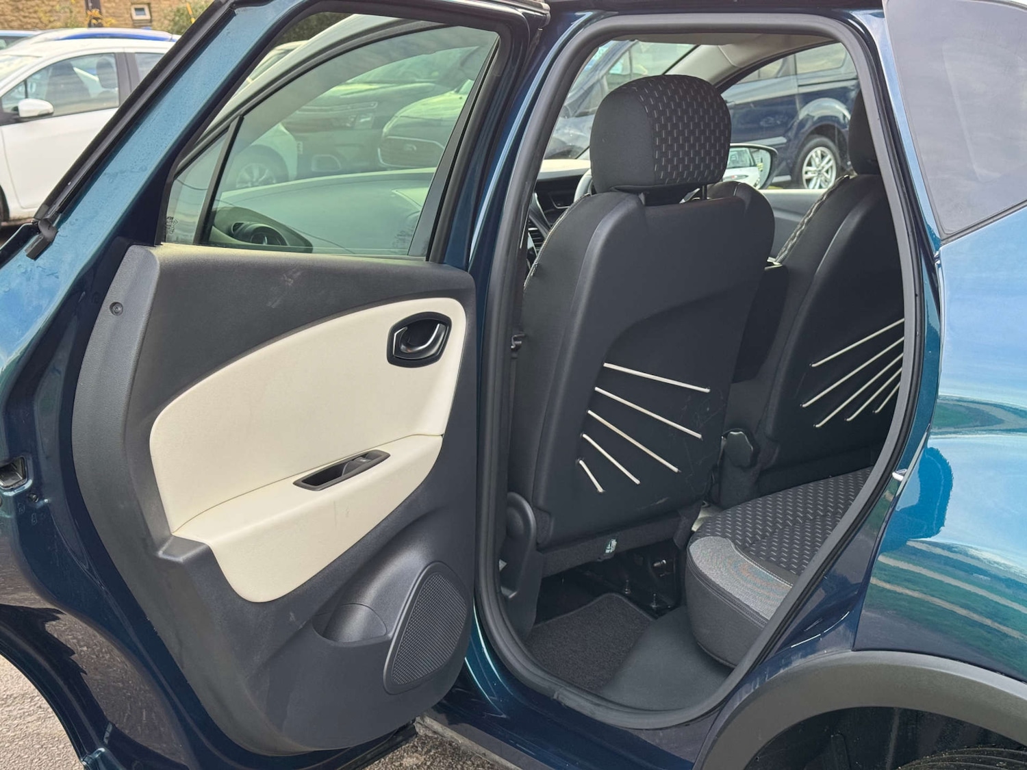 Used Renault Captur 2017 for sale - 76497676: Photo 35