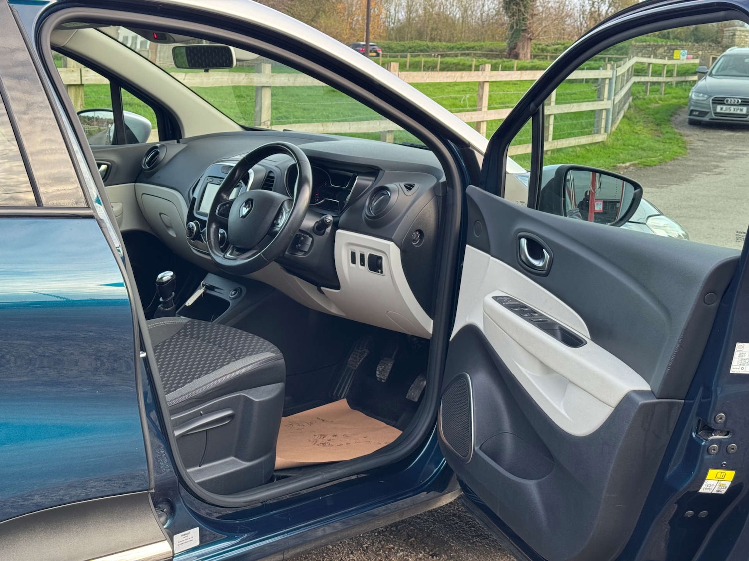 Used Renault Captur 2017 for sale - 76497676: Photo 9