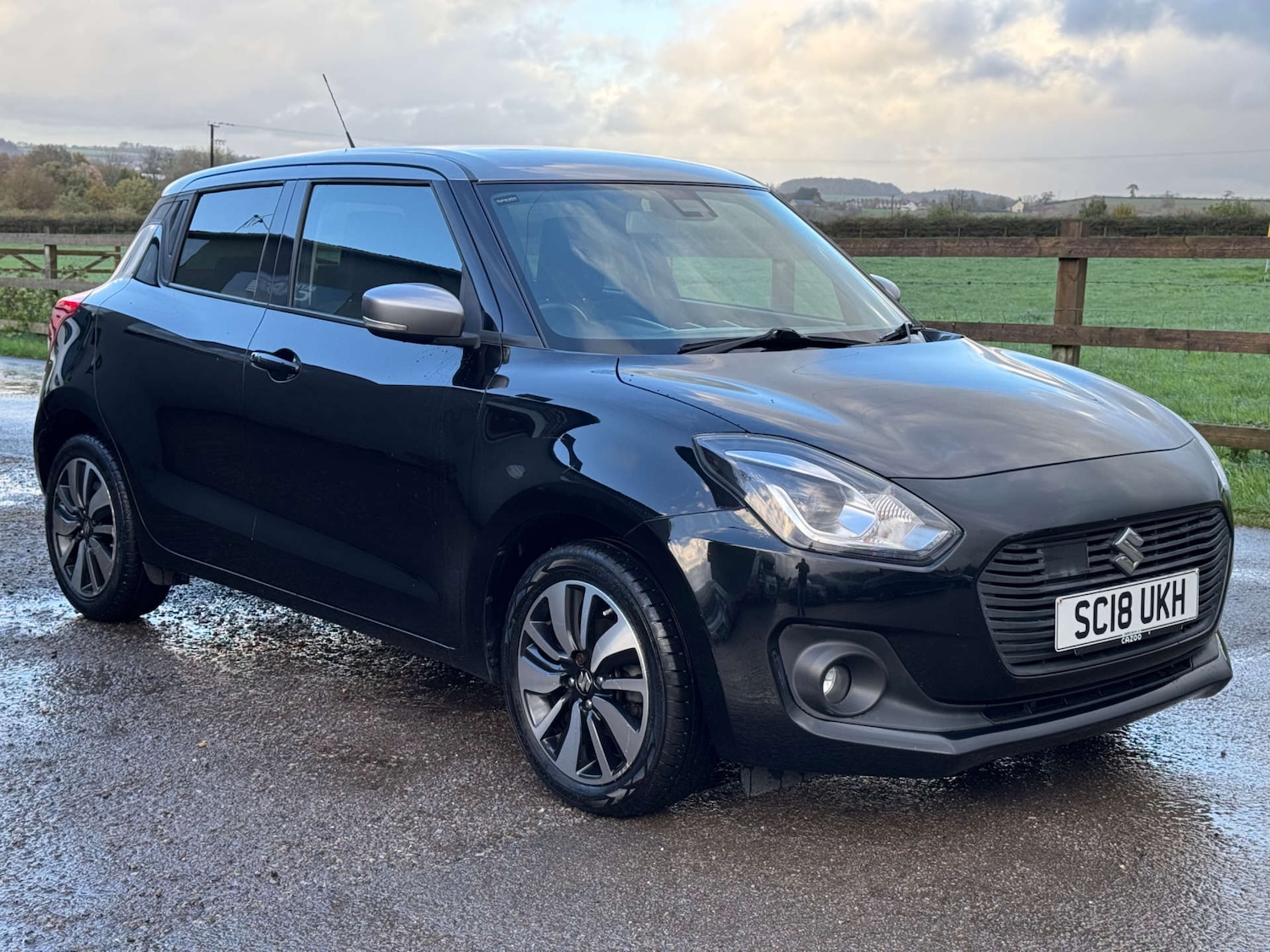 Used Suzuki Swift 2018 for sale - 76601708: Photo 1