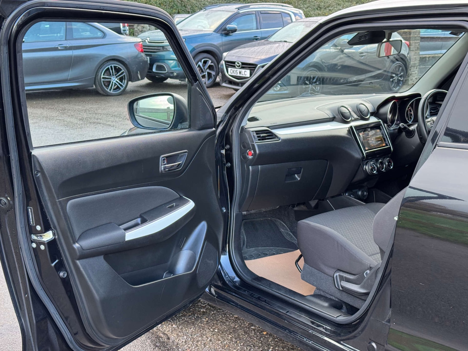 Used Suzuki Swift 2018 for sale - 76601708: Photo 28