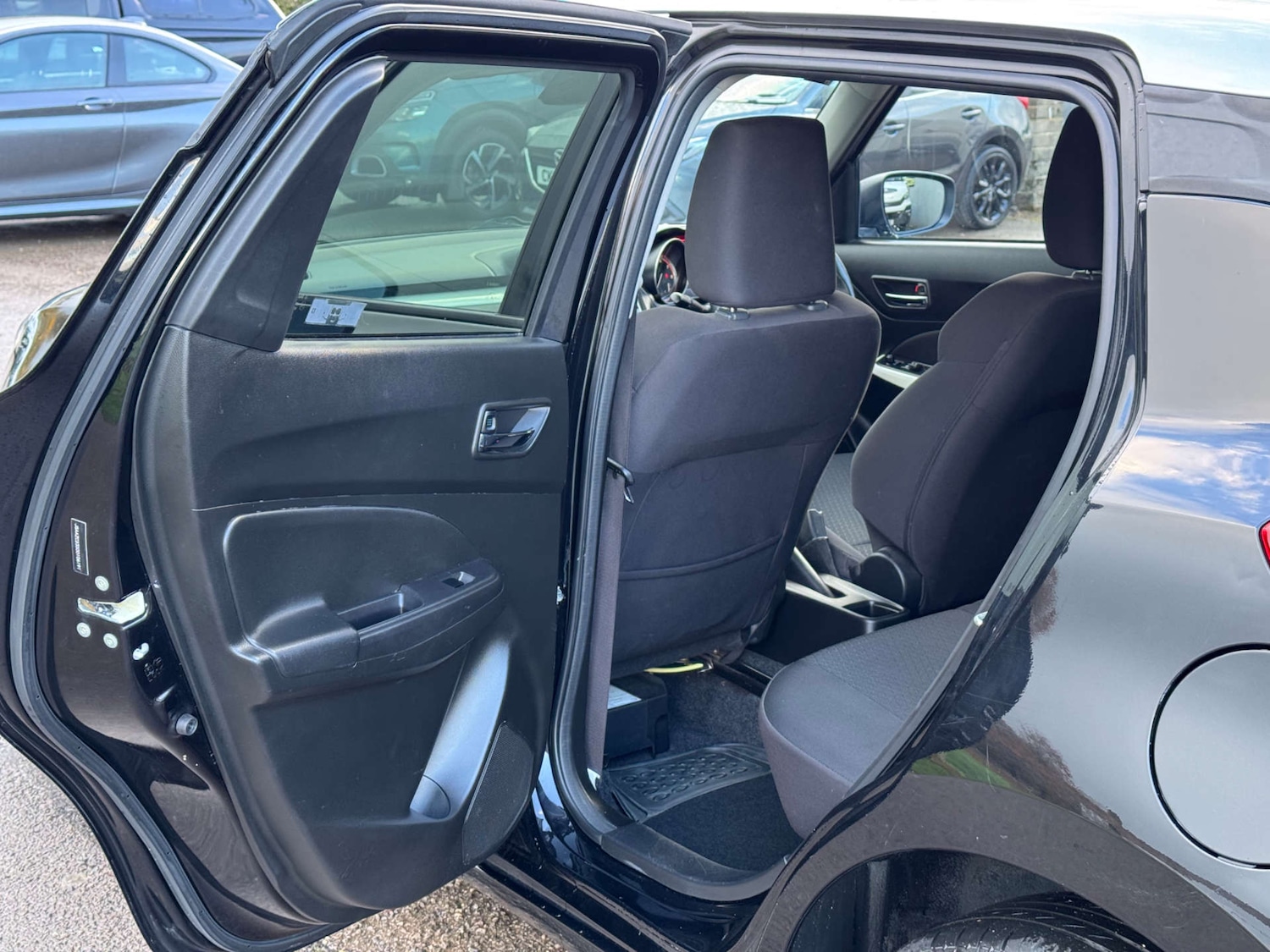 Used Suzuki Swift 2018 for sale - 76601708: Photo 38