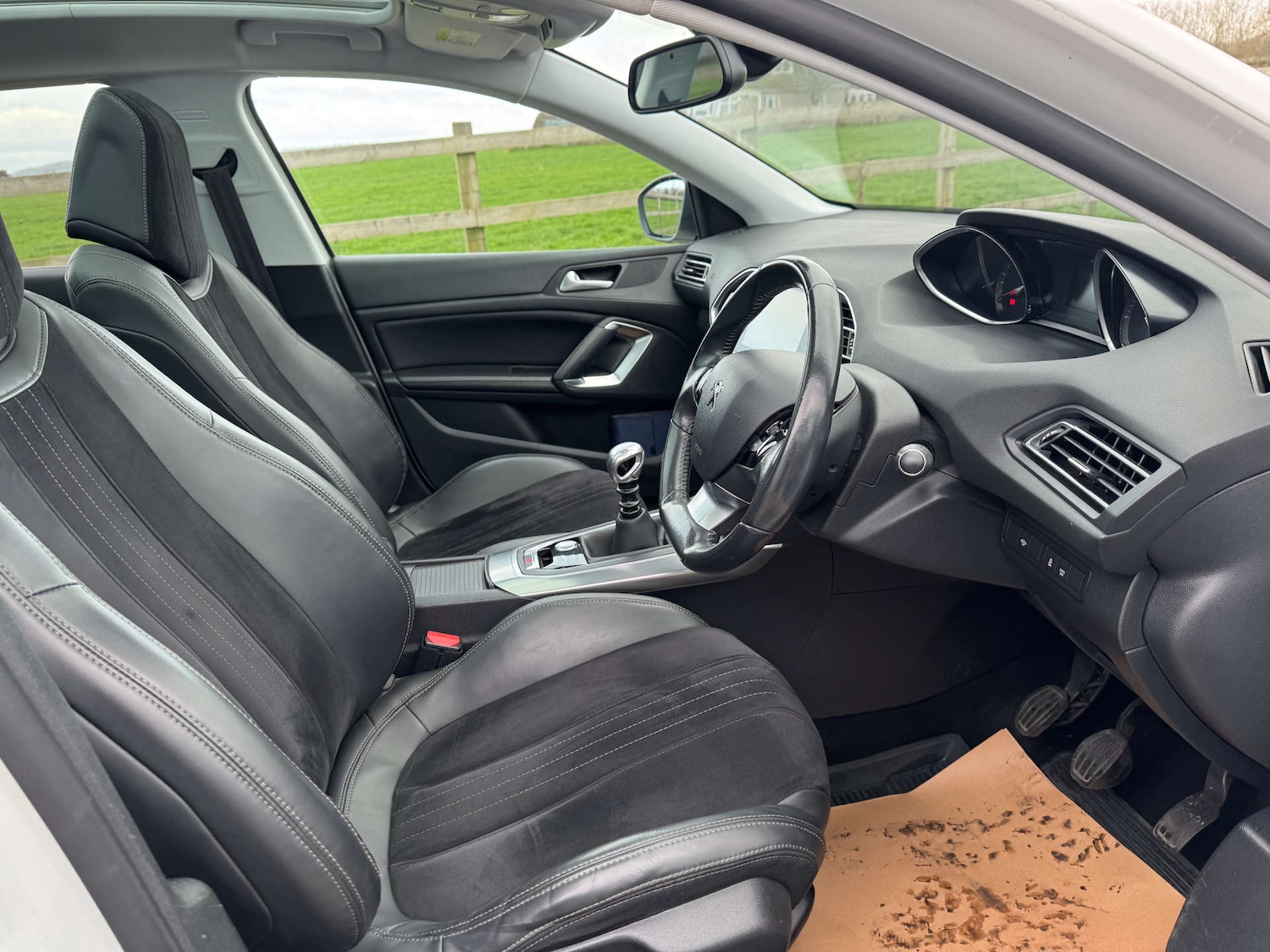 Used Peugeot 308 2014 for sale - 77667842: Photo 11